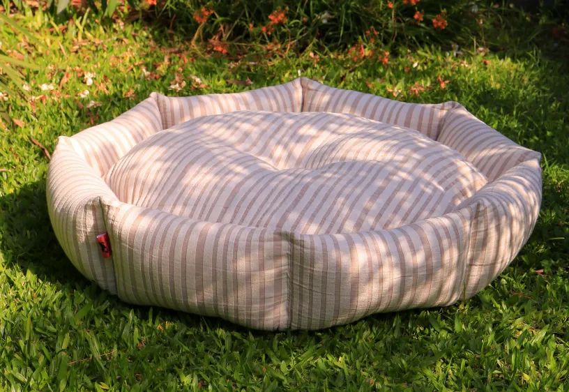 Cama octogonal grande para perros medianos y grandes - hecha a mano